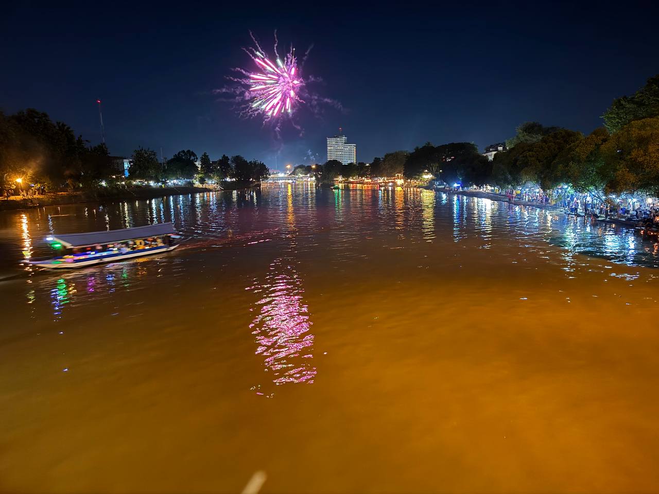 Fireworks over the Chao Phraya river during Loy Krathong